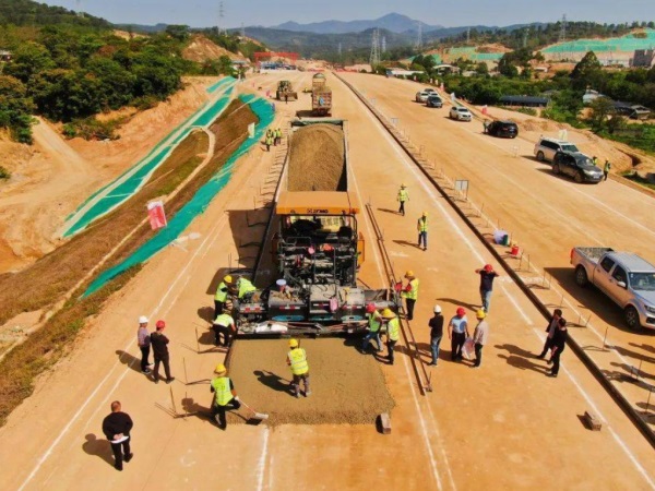 巴音郭楞高速公路